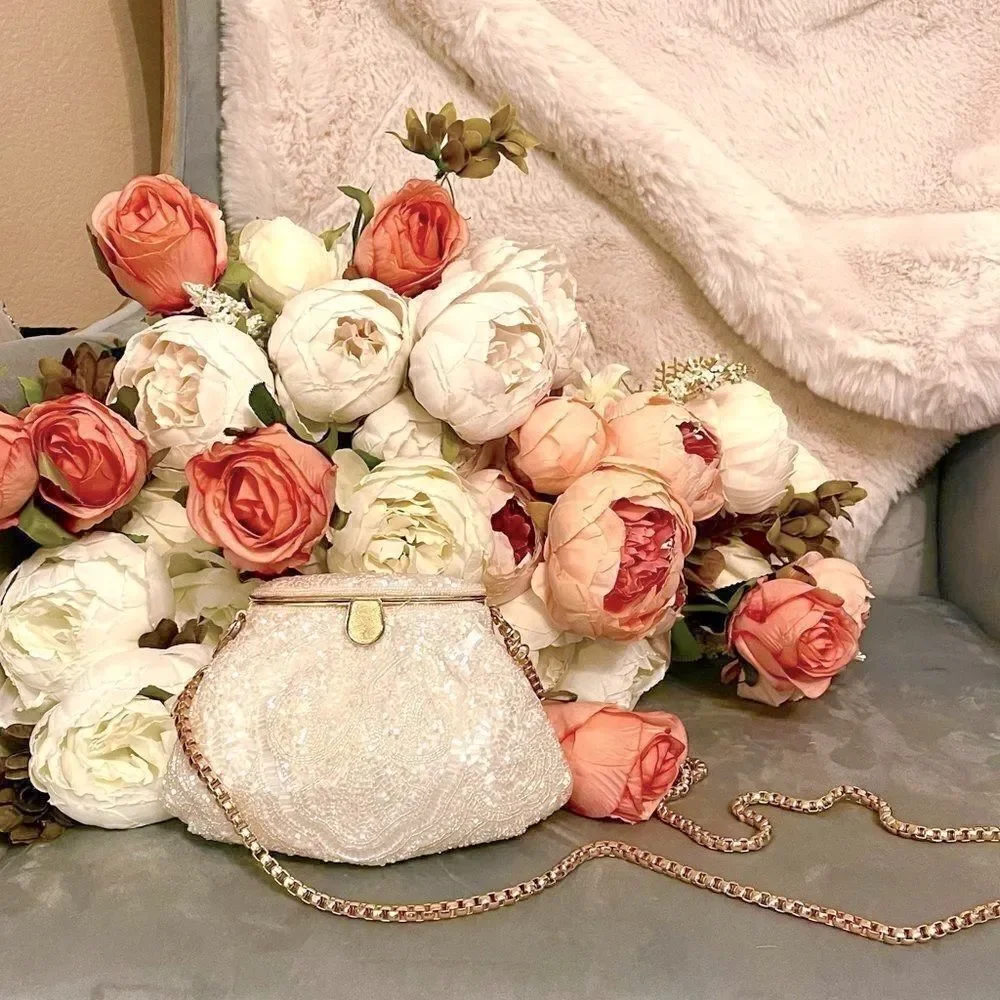 ♥️ 1950s vintage purse, heavily beaded white wedding clutch, play vid with sound